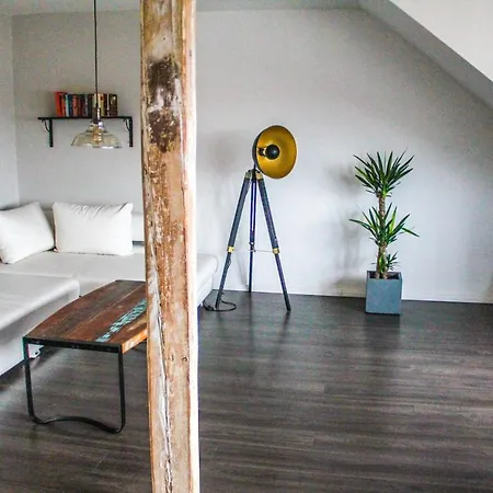 Exklusive 2 Zi. Dachgeschosswohnung In Lage! Brema