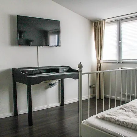 Exklusive 2 Zi. Dachgeschosswohnung In Lage! *