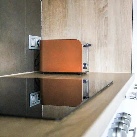 Exklusive 2 Zi. Dachgeschosswohnung In Lage! * BRE