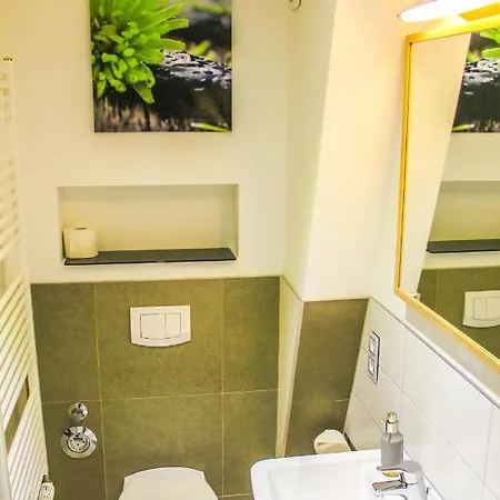 Apartment Exklusive 2 Zi. Dachgeschosswohnung In Lage! BRE
