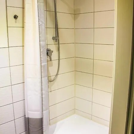 Exklusive 2 Zi. Dachgeschosswohnung In Lage!