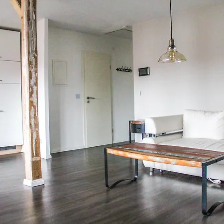 Exklusive 2 Zi. Dachgeschosswohnung In Lage! Apartment *