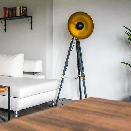 Exklusive 2 Zi. Dachgeschosswohnung In Lage!