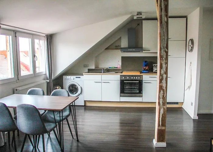 Lejlighed Exklusive 2 Zi. Dachgeschosswohnung In Lage! *