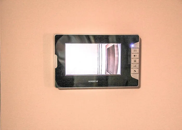 Exklusive 2 Zi. Dachgeschosswohnung In Lage!