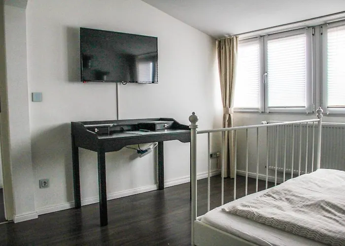 Exklusive 2 Zi. Dachgeschosswohnung In Lage! *