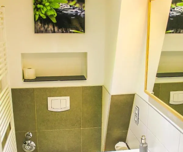 Lejlighed Exklusive 2 Zi. Dachgeschosswohnung In Lage! Bremen