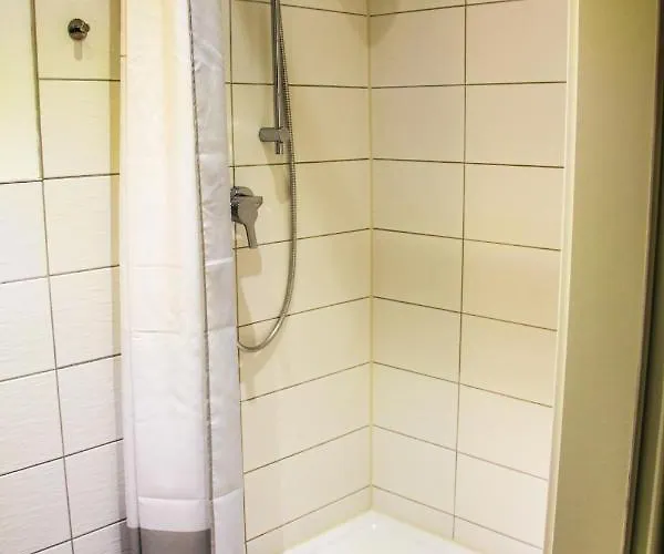 Exklusive 2 Zi. Dachgeschosswohnung In Lage!