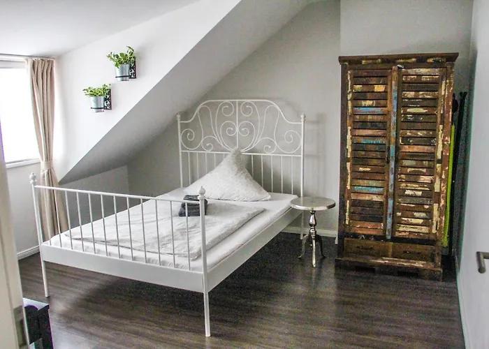 Exklusive 2 Zi. Dachgeschosswohnung In Lage! * Bremen